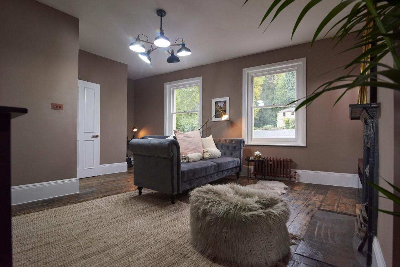 London Street Apartment